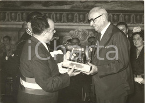 1959 ROMA Sindaco Urbano CIOCCETTI dona la Lupa Capitolina a Celâl BAYAR *Foto