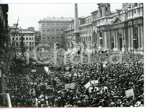 1° maggio 1954 ROMA Folla in Piazza Navona per comizio on. Giulio PASTORE *Foto