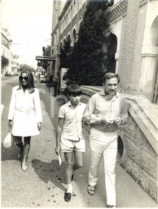 1967 VENEZIA Mostra del Cinema - Leslie CARON e Ugo TOGNAZZI con il figlio Ricky