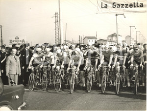 1960 CICLISMO MILANO-SANREMO La partenza della gara *Foto 24x18 cm