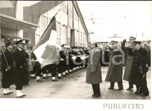 1956 NAPOLI Presidente Giovanni GRONCHI inaugura il nuovo grande bacino *Foto  Fotografia d'epoca con didascalia coeva al verso.   CONDIZIONI: G FORMATO: 18x13 cm     originale e autentica 1