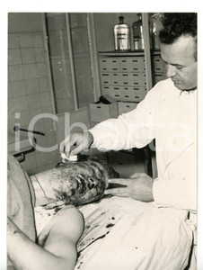 1962 TORINO Joe BAKER al pronto soccorso dopo incidente d'auto - Foto 13x18 cm