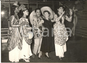1957 PARIS Mick MICHEYL avec Gilles SALA et danseurs antillais dans le "Calypso"