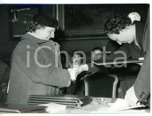 1958 TORINO Clelia GARIGLIA vince Premio della Bontà *Fotografia 18x13 cm
