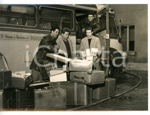 1956 VILLASANTA Sequestro sigarette di contrabbando nelle valigie di un pullman