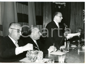 1954 MILANO Convegno aree arretrate - Giordano DELL'AMORE al banco degli oratori