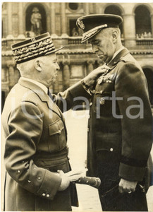 1959 PARIS Maréchal Alphonse JUIN décore général Cortland VAN SCHUYLER *Photo