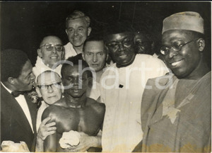 1957 PARIS BOXE Hogan Kid BASSEY dopo la vittoria mondiale pesi piuma - Foto