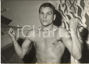 1957 PARIS BOXE Annibale OMODEI al peso per incontro con Cherif HAMIA - Foto