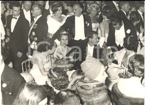 Fotografia d epoca originale 1960 VERSAILLES Bal du Grand SiÃ¨cle Maria JosÃ© di SAVOIA Ugo di BORBONEPARMA 1