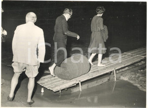 1961 PORTOFINO Maria CALLAS scende dal panfilo di Aristotele ONASSIS - Foto