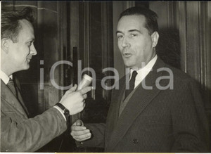 1959 PARIS François MITTERAND risponde alla stampa dopo l'attentato *Foto 18x13