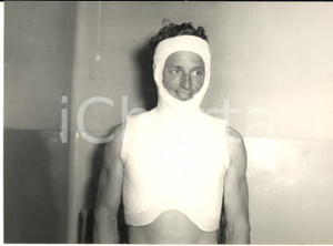 1956 TORINO Hans SENGER allenatore nazionale sci in ospedale per caduta - Foto