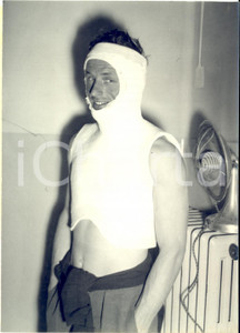 1956 TORINO Hans SENGER allenatore nazionale sci in ospedale per caduta ^Foto