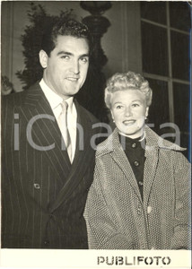 1954 ROMA Arrivo di Ginger ROGERS con il marito Jacques BERGERAC - Foto 13x18