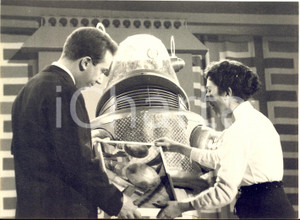 1957 LASCIA O RADDOPPIA? Mike BONGIORNO con Anna Maria SERRA D'ORSI *Foto 