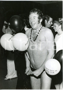 1968 USA Larry BARTSCHER a una festa in piscina organizzata da Errol WETSON 