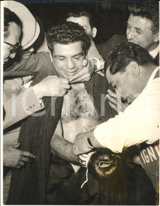 1959 MILANO BOXE Pesi Welter - Duilio LOI dopo la vittoria su Emilio MARCONI