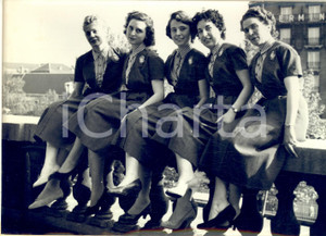 1957 PARIS Le hostess delle stazioni ferroviarie in divisa estiva *Foto 18x13 cm