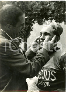 1956 CICLISMO GIRO D'ITALIA 16^TAPPA - Giuseppe FALLARINI durante visite mediche