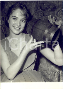 1957 PARIS ILE-SAINT-LOUIS Miss Françoise BELIN nouvelle MISS VIN - Photo