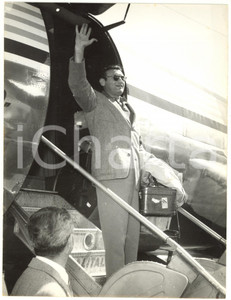1957 ROMA CIAMPINO Arrivo del cantante FRANKIE LAINE su volo ALITALIA *Foto