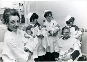 1972 DECHMONT Bangour Hospital - James e Lily BOSTOCK con i loro cinque gemelli