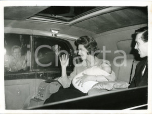 1961 LONDON Princess Margaret and Antony ARMSTRONG-JONES leaving Clarence House