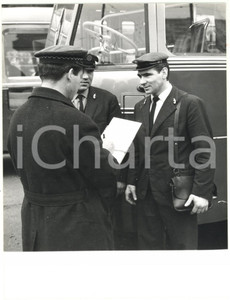1968 GENOVA TRASPORTI - Controllori UITE al lavoro *Foto COSTUME 18x24 cm