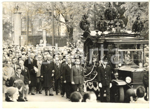 1960 MILANO Funerali di Orio VERGANI Corteo funebre per le vie della città *Foto