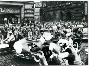 1963 PRAGUE Folla acclama Valentina TEREŠKOVA prima donna astronauta - Foto