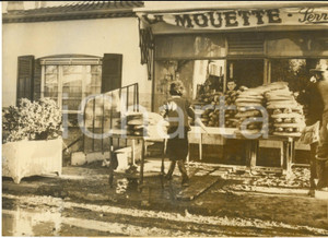 1959 FREJUS Catastrophe du MALPASSET - Distribution de pain à la population