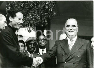 1973 PARIS - Presidente Georges POMPIDOU si congeda da Mu'ammar GHEDDAFI *Foto