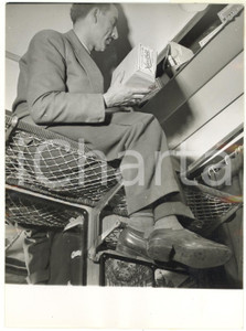 Fotografia d epoca originale 1953 MILANO Guardia di Finanza  Contrabbando sigarette su treno da Domodossola 1