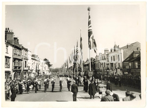1953 STRATFORD-UPON-AVON Shakespeare's Anniversary Parade - Unfurling of flags