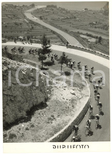 1954 RIVA DEL GARDA CICLISMO 16^ tappa Giro d'Italia - Passaggio dei corridori
