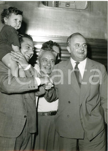 1957 MILANO CICLISMO Adriano RODONI alla partenza per i mondiali di Bruxelles