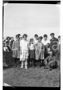 1920 MONTE GENEROSO (Lugano)  In gita sul monte 1 NEGATIVO ORIGINALE Negativo originale in bianco e nero su pellicola.  E' SEVERAMENTE VIETATA LA RIPRODUZIONE.TUTTI I DIRITTI SONO RISERVATI.ICharta mette in vendita, sul negozio eBay e in esclusiva sul sito "icharta" il proprio archivio composto da numerose diapositive e negativi fotografici d'epoca, tutti originali e autentici.Si tratta di uno sguardo inedito sull'attualità, la politica, la vita quotidiana, il gossip e la cultura, che fotografa il cambiamento della nazione (e non solo) tra il 1890 ed il 1990 circa. Un'occasione unica per il mercato del collezionismo, che vede finalmente disponibile un archivio eccezionale per vastità, tematiche e condizioni, in un settore (il negativo fotografico e la diapositiva) di assoluta novità e dalle interessanti prospettive di investimento. FAIR/discreto  Formato: cm 6 x 9 originale e autentica 1