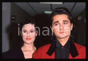 35mm vintage slide* 1988 COLOGNO MONZESE SCIALPI Scarlett VON WOLLENMANN (1) La diapositiva &egrave; stata scattata negli studi di MediasetDiapositiva d'epoca, in formato 35 mm. CONDIZIONI: GOODE' severamente vietata la riproduzione. Tutti i diritti sono riservati. ICharta mette in vendita, sul negozio eBay e in esclusiva sul sito "icharta" il proprio archivio composto da numerose diapositive e negativi fotografici d'epoca, tutti originali e autentici, che attraversano la storia del costume italiano tra gli la fine degli anni Sessanta e Novanta.Si tratta di uno sguardo inedito sull'attualit&agrave;, la politica, la vita quotidiana, il gossip e la cultura, che fotografa il cambiamento della nazione in quest'ultimo scorcio del XX secolo. Un'occasione unica per il mercato del collezionismo, che vede finalmente disponibile un archivio eccezionale per vastit&agrave;, tematiche e condizioni, in un settore (il negativo fotografico e la diapositiva) di assoluta novit&agrave; e dalle interessanti prospettive di investimento.  originale e autentica 1