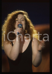 35mm vintage slide* 1990 SANREMO Sarah Jane MORRIS al Teatro Ariston (2)