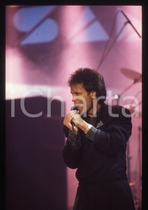 35mm vintage slide* 1989 SANREMO Cliff RICHARD sul palco del PALABARILLA (57)