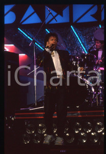 35mm vintage slide* 1989 SANREMO Cliff RICHARD sul palco del PALABARILLA (54)