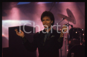 35mm vintage slide* 1989 SANREMO Cliff RICHARD sul palco del PALABARILLA (73)