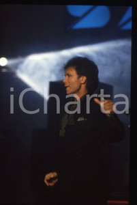 35mm vintage slide* 1989 SANREMO Cliff RICHARD sul palco del PALABARILLA (68)