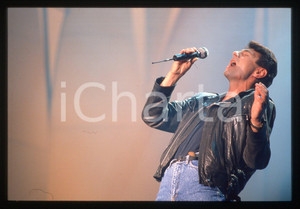 35mm vintage slide* 1987 BARI John WILSON sul palco del Petruzzelli - AZZURRO 5