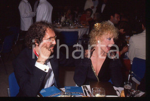 35mm vintage slide* 1990 CINEMA Elke SOMMER 3    Diapositiva d'epoca, in formato 35 mm.  CONDIZIONI: GOOD E' severamente vietata la riproduzione. Tutti i diritti sono riservati.Nella diapositiva ICharta mette in vendita, sul negozio eBay e in esclusiva sul sito "icharta" il proprio archivio composto da numerose diapositive e negativi fotografici d'epoca, tutti originali e autentici, che attraversano la storia del costume italiano tra gli la fine degli anni Sessanta e Novanta.Si tratta di uno sguardo inedito sull'attualit&agrave;, la politica, la vita quotidiana, il gossip e la cultura, che fotografa il cambiamento della nazione in quest'ultimo scorcio del XX secolo. Un'occasione unica per il mercato del collezionismo, che vede finalmente disponibile un archivio eccezionale per vastit&agrave;, tematiche e condizioni, in un settore (il negativo fotografico e la diapositiva) di assoluta novit&agrave; e dalle interessanti prospettive di investimento.     originale e autentica 1