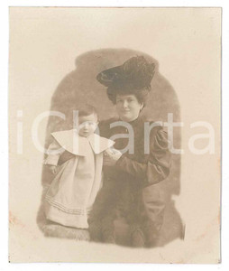 Fotografia d epoca originale 1906 Area di MILANO Madre e figlio di 8 mesi  Fotografia ANONIMA 7x9 cm 1