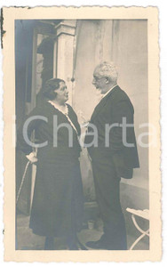 1920 ca LOMBARDIA Coppia di sposi con un fiore - Fotografia ANONIMA 7x12 cm