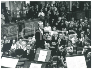 1985 ca WIEN Carlo Maria GIULINI and WIENER PHILARMONIKER Photo 24x17 (1) Fotografia d'epoca.  GOOD/buono  Formato: 24x17 cm originale e autentica 1