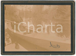 Fotografia d epoca originale 1900 ca ITALIA Giovane donna in canoa  Ritratto Foto ANONIMA 19x14 cm 1